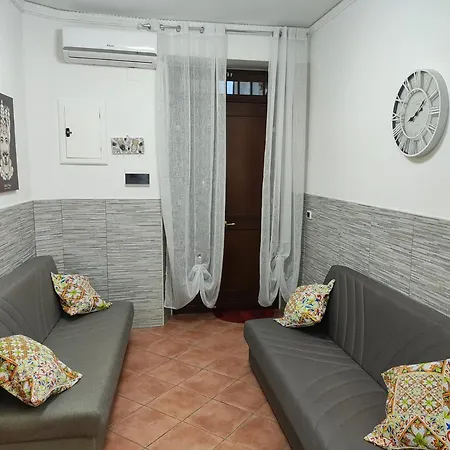 Chloe's Apartment Giardini Naxos