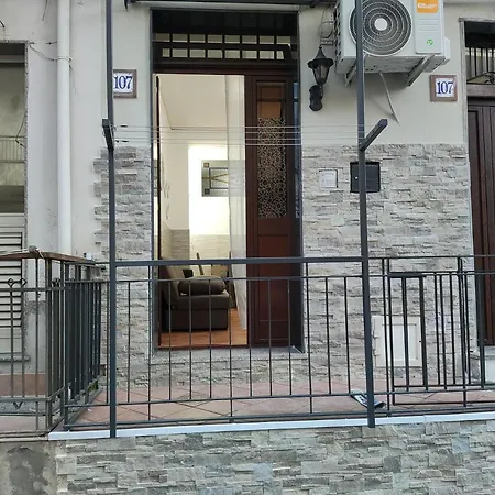 Chloe's Apartment Giardini Naxos